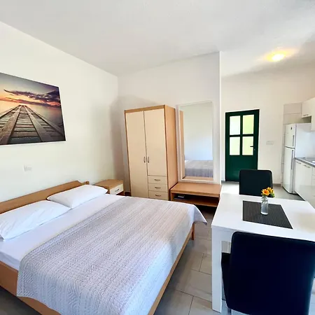 Paradise - Robinson Getaway Gdinj