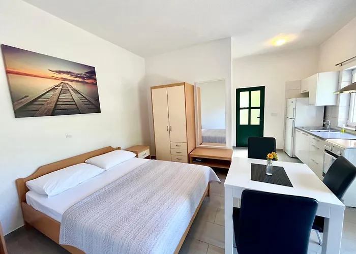 Paradise - Robinson Getaway Gdinj